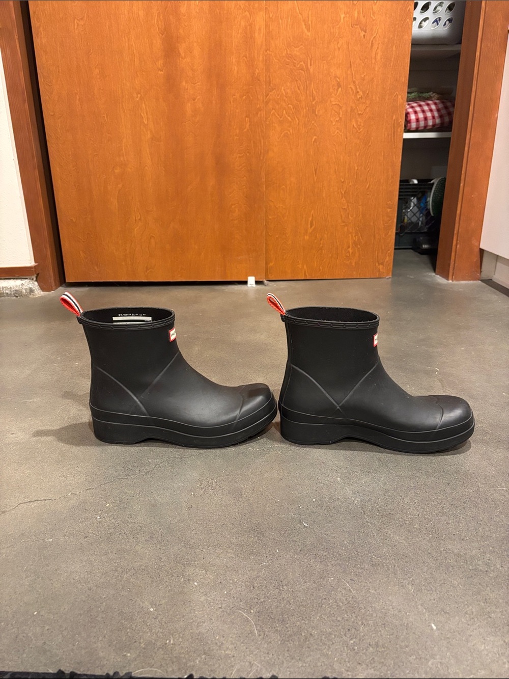 Hunter Short Black Rain Boots with Red-Trim Logo - Picture 3 of 7